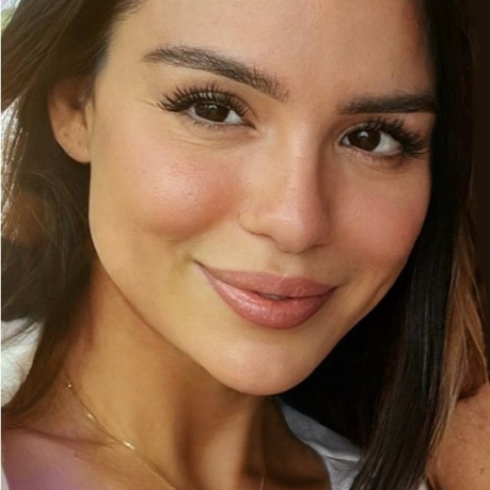 Meet your Posher, Ariella